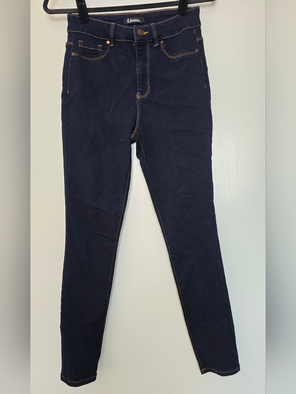 D. Jeans - Dark Wash High Waisted Stretch Skinny Jeans W Functional Back Pockets